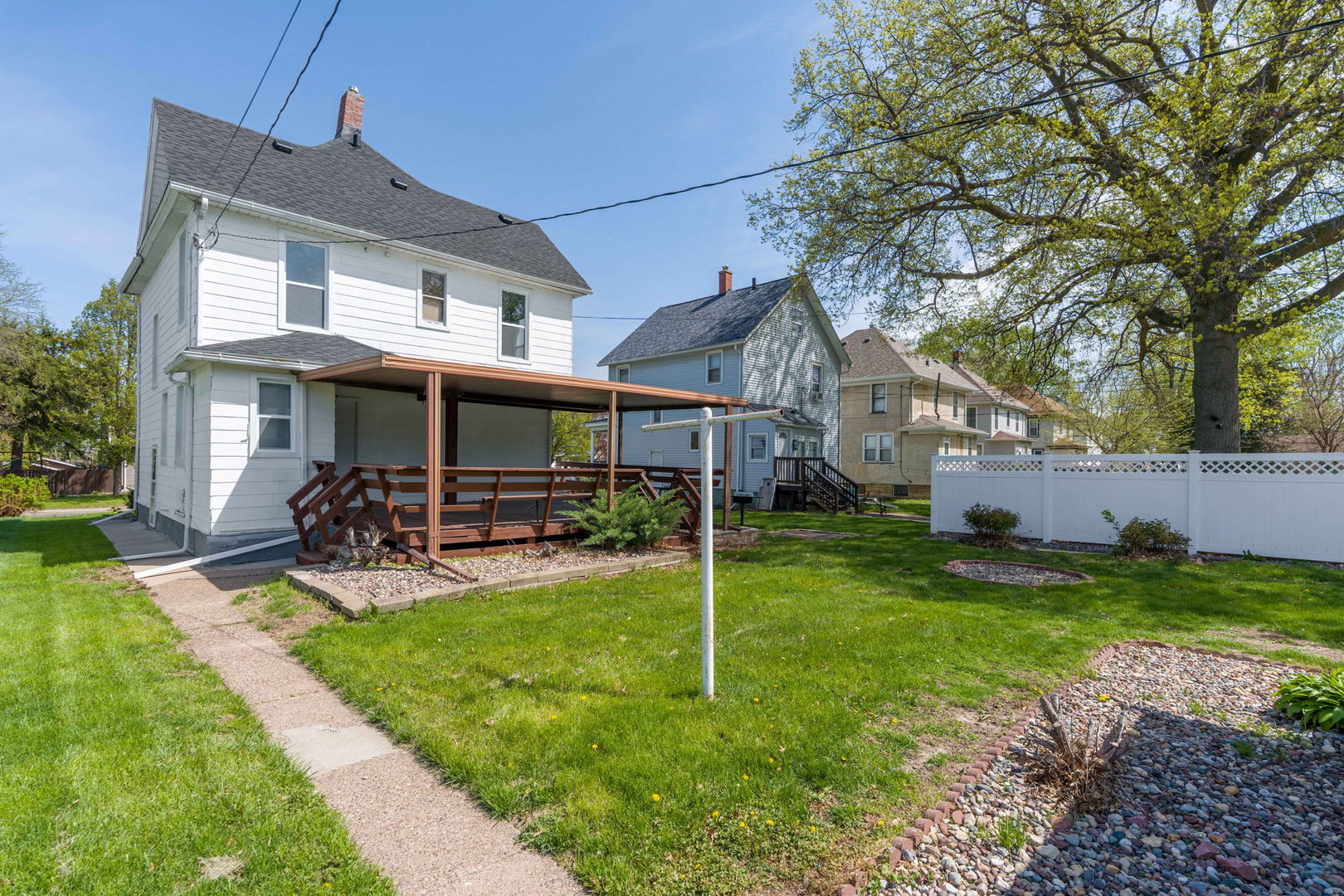 813 W Locust Street