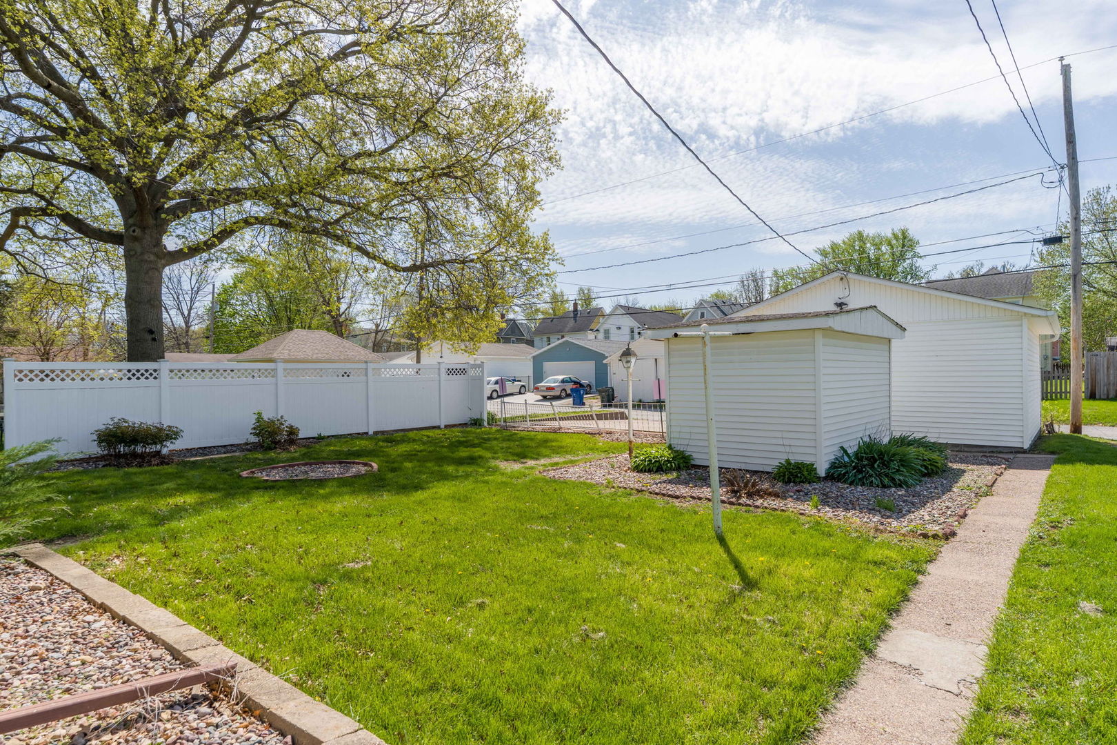 813 W Locust Street