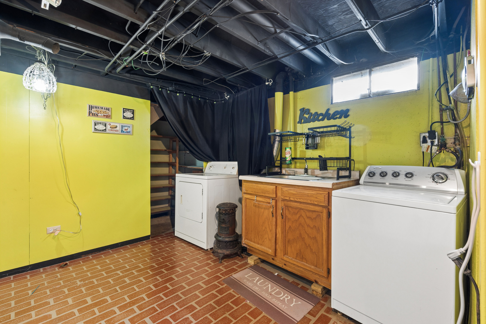 3323 W Denison Avenue