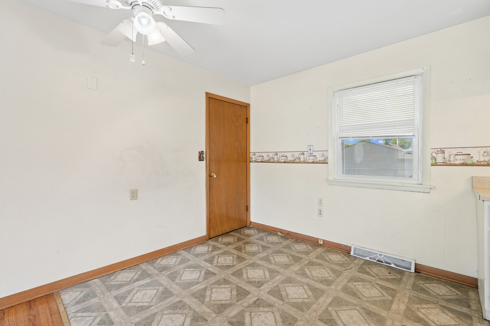 3323 W Denison Avenue