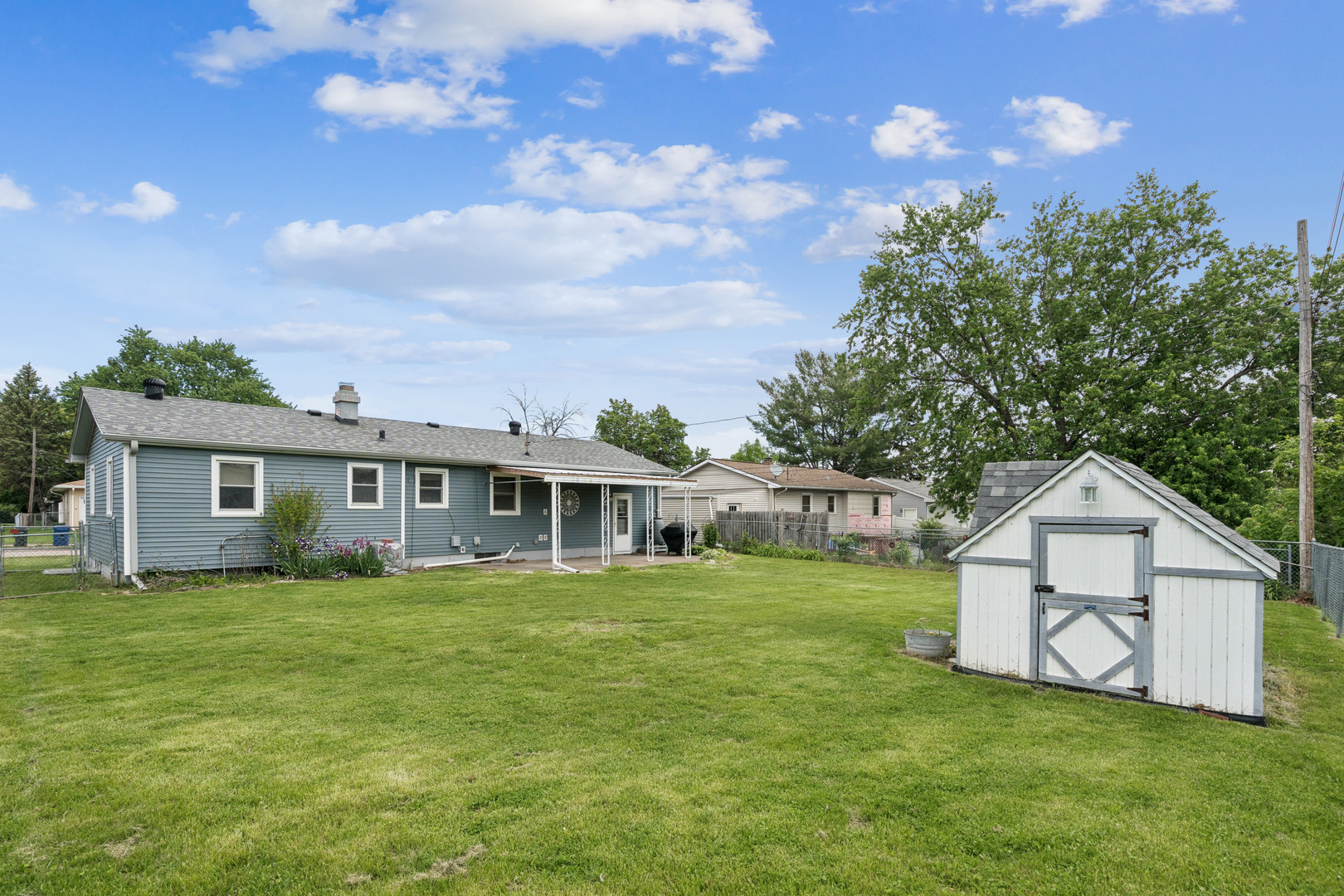 3323 W Denison Avenue