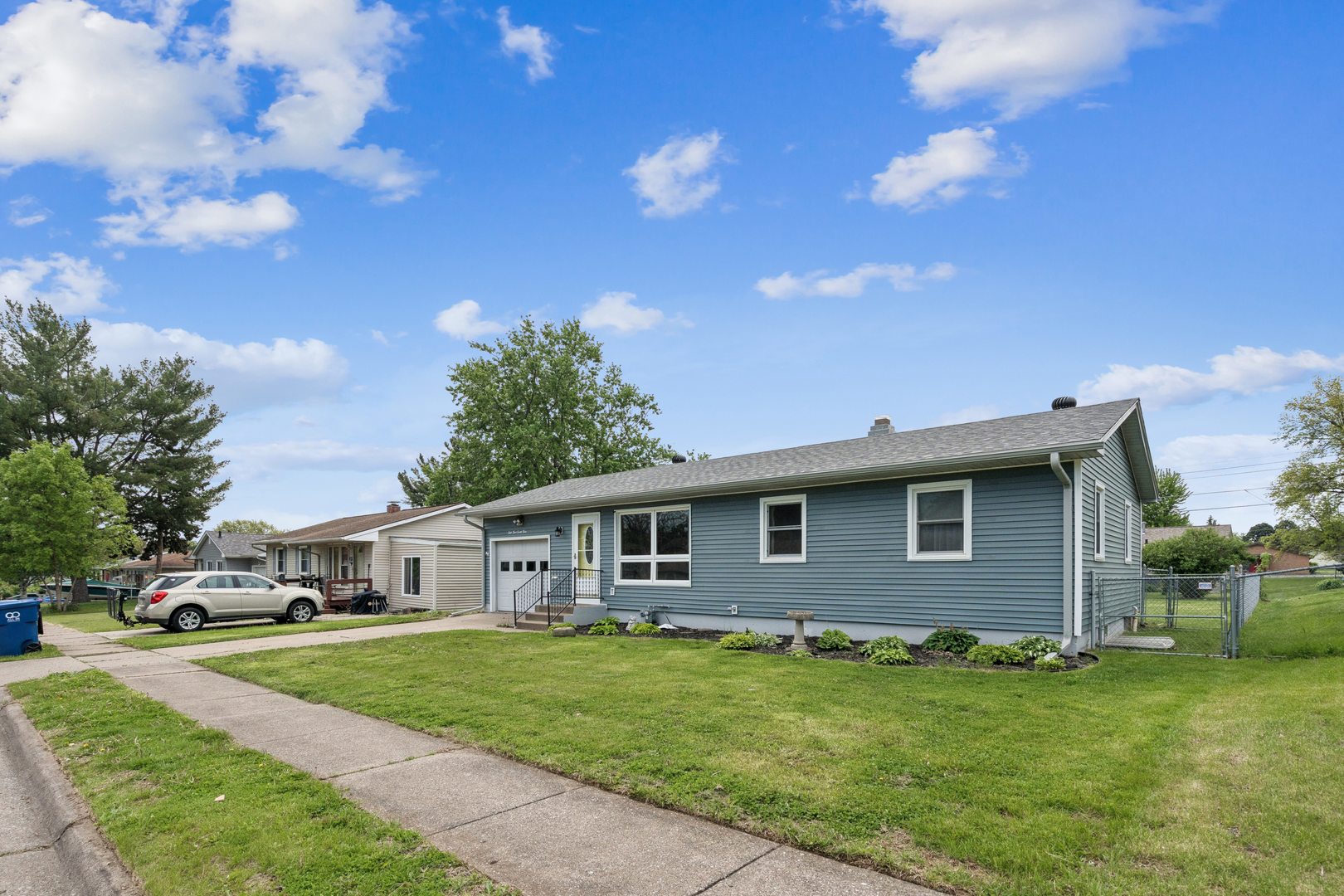 3323 W Denison Avenue