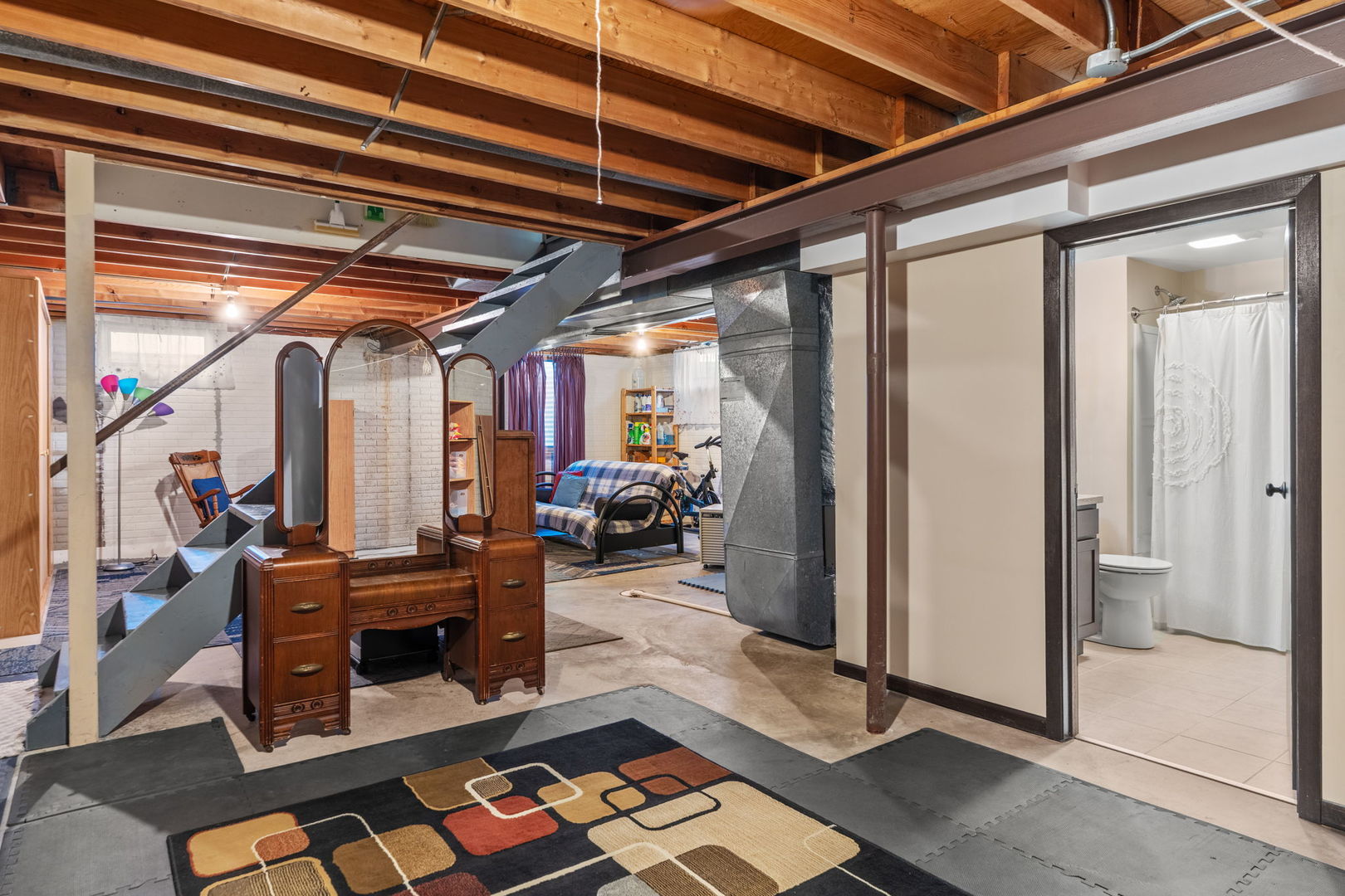 2368 Queens Court