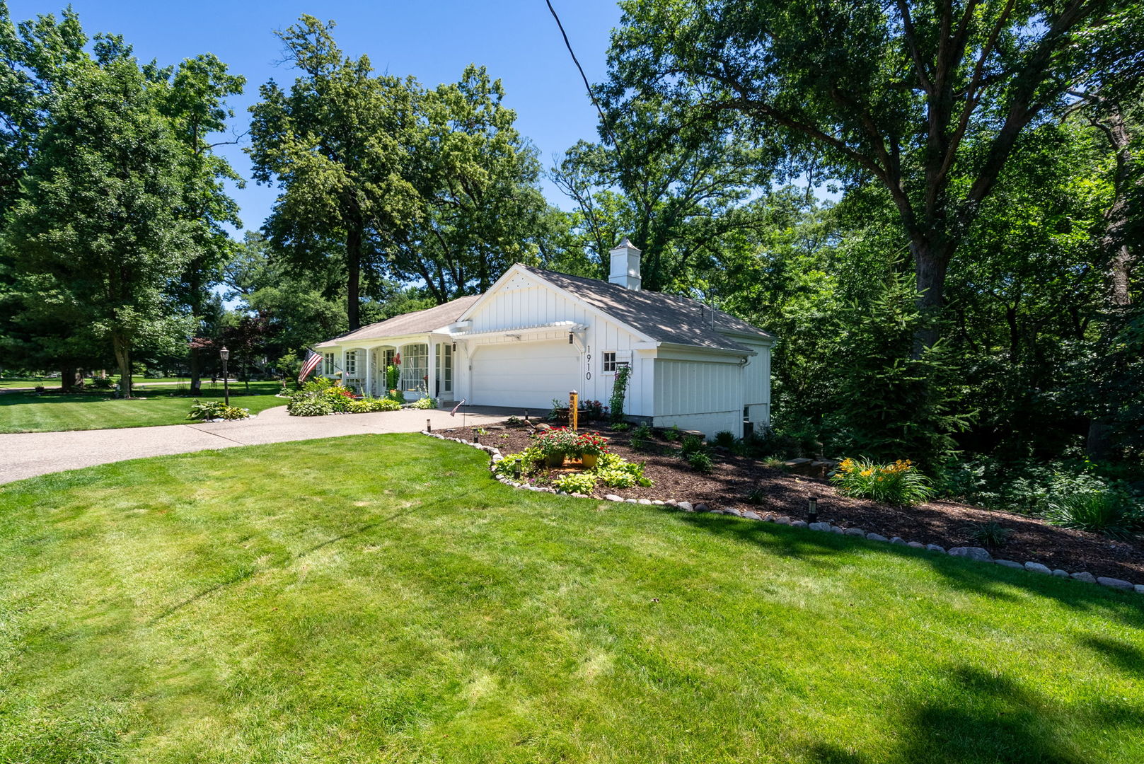 1910 GLENWOOD Drive
