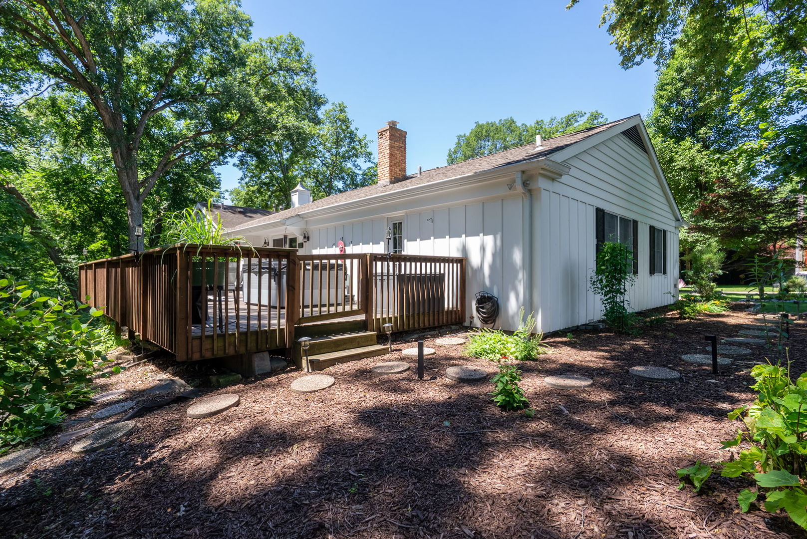 1910 GLENWOOD Drive