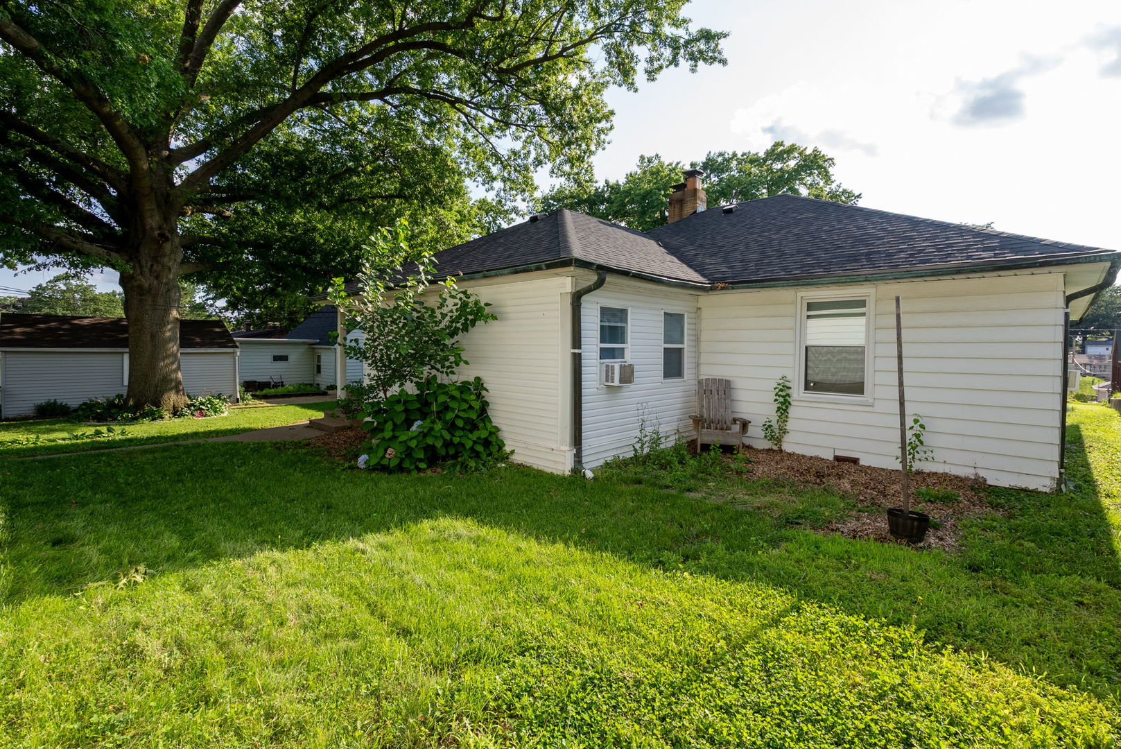 2415 Glen Place