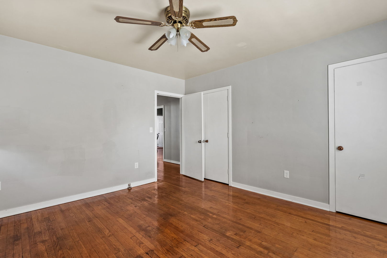 2415 Glen Place