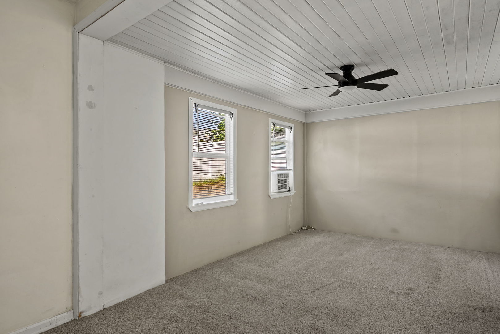 2415 Glen Place