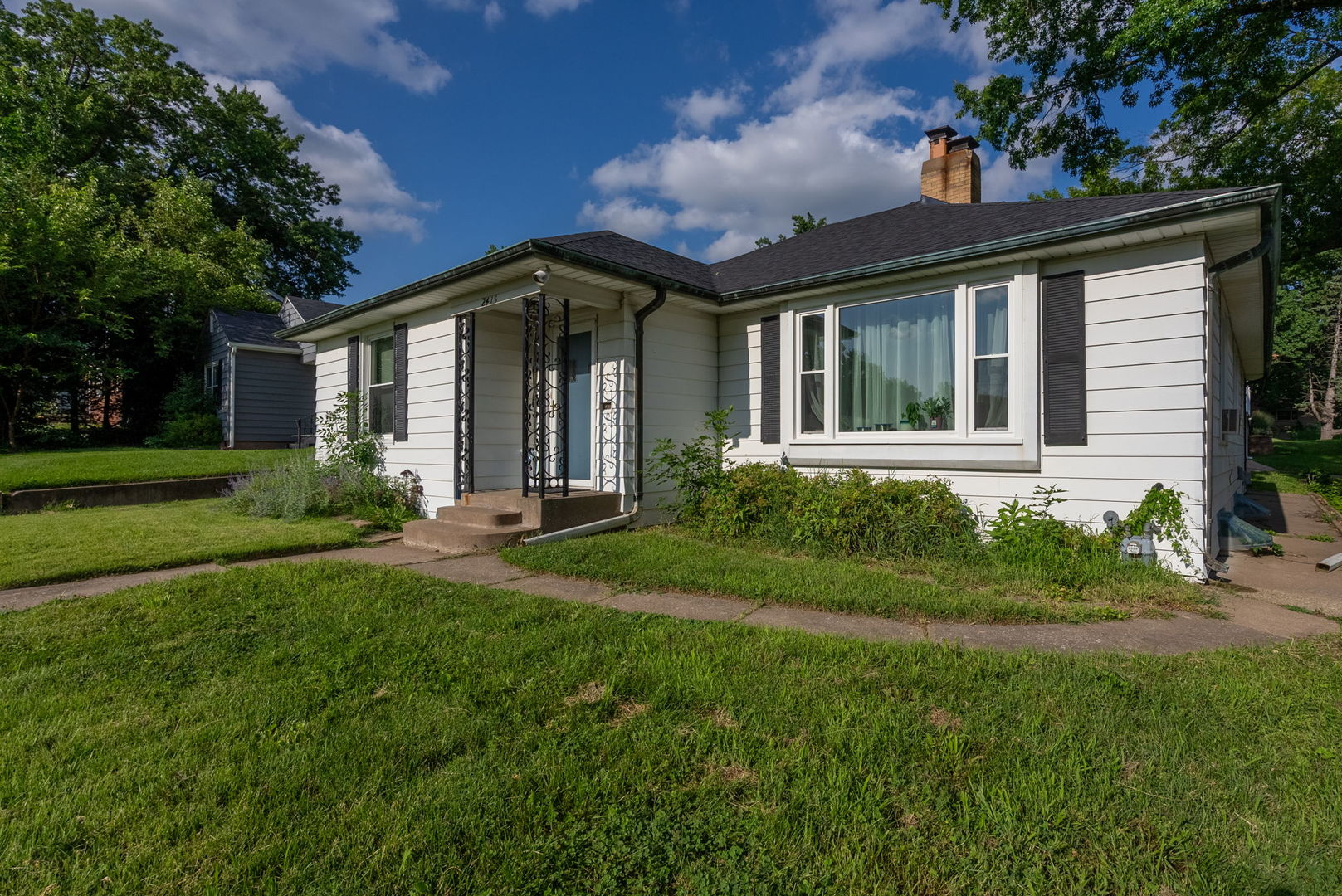 2415 Glen Place