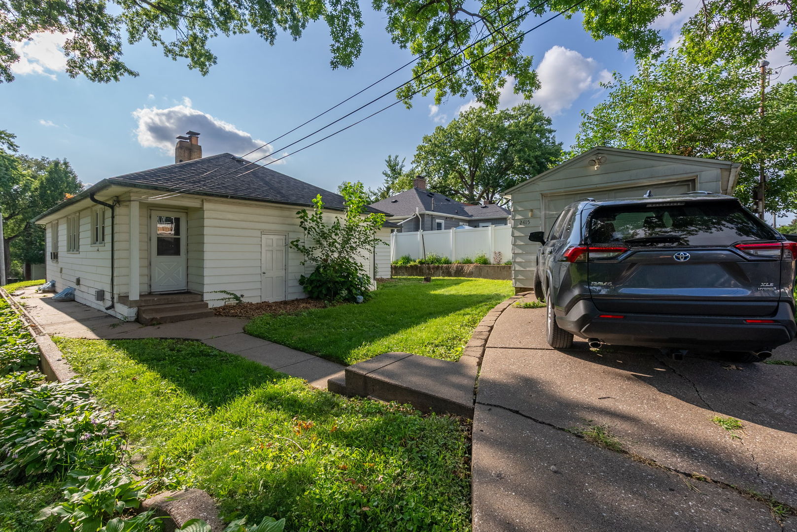 2415 Glen Place