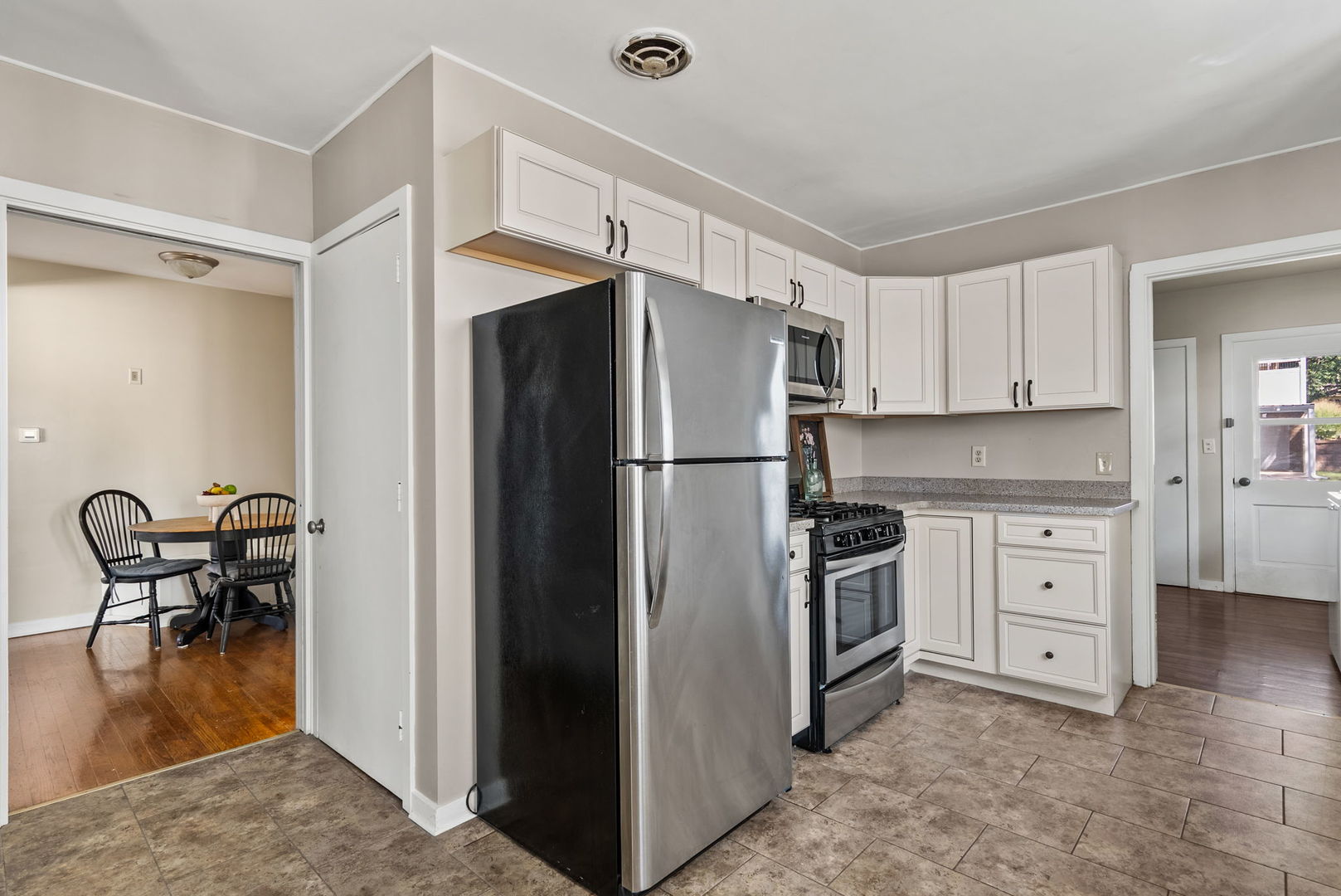 2415 Glen Place