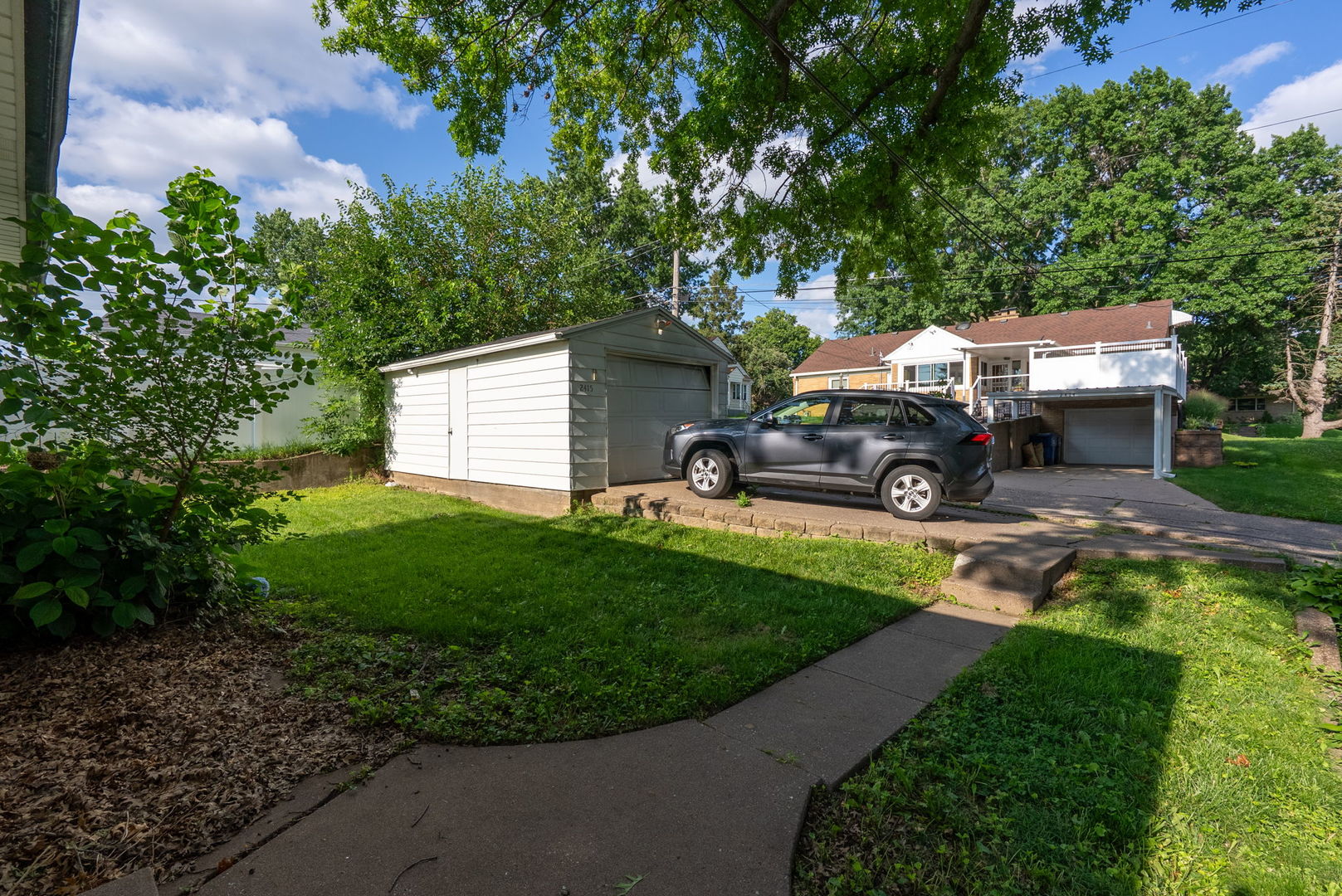 2415 Glen Place