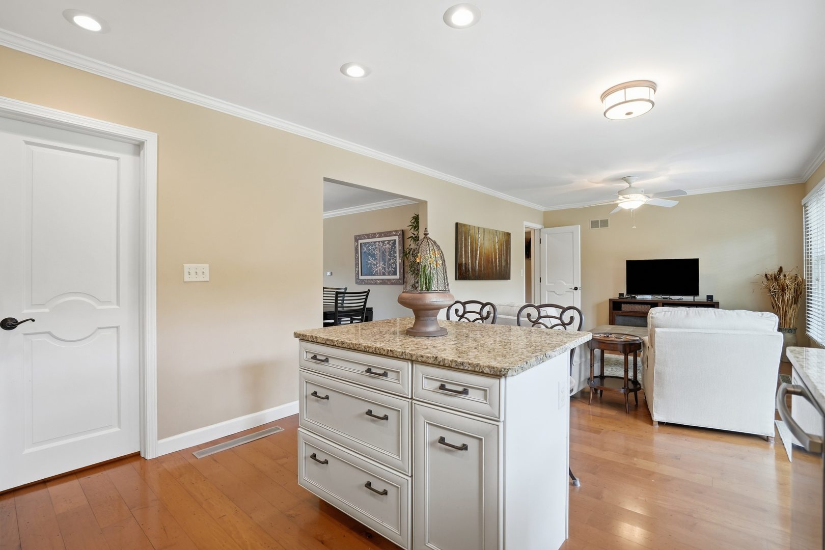 3215 E LOCUST Street Unit: 71