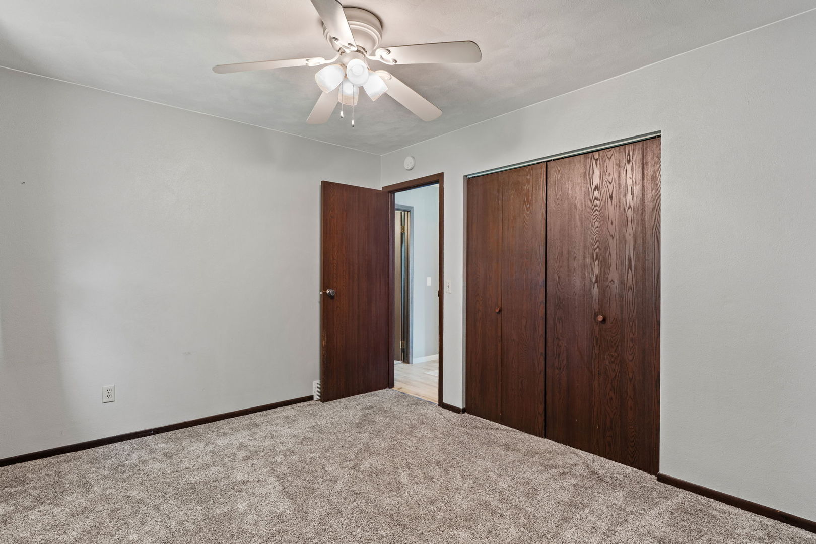 25 WOODCREST Drive