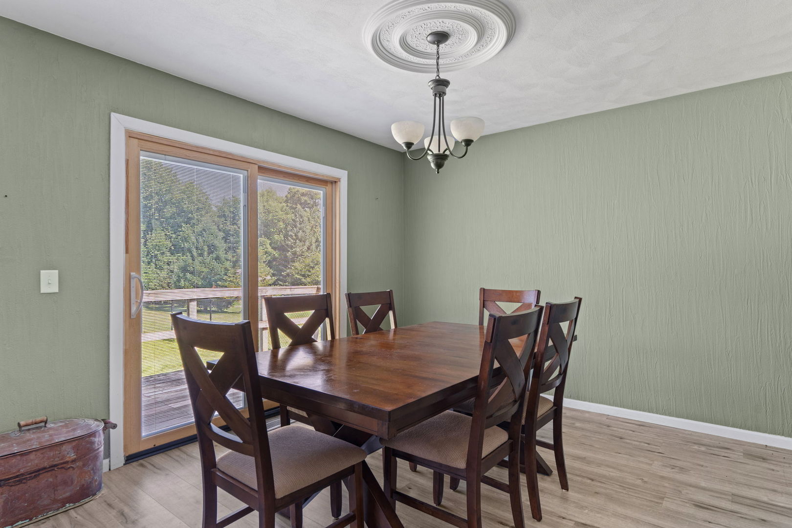 25 WOODCREST Drive