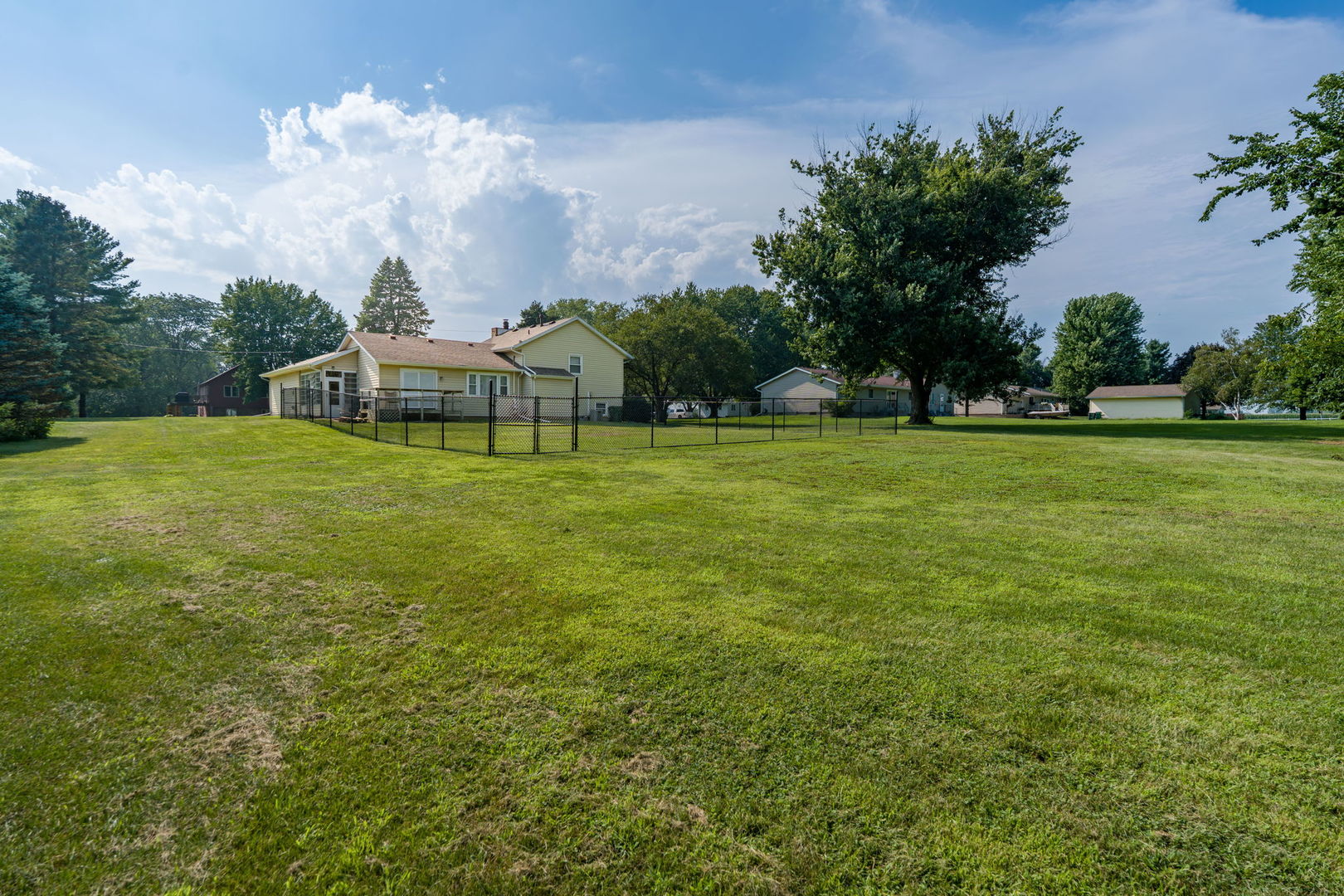 25 WOODCREST Drive
