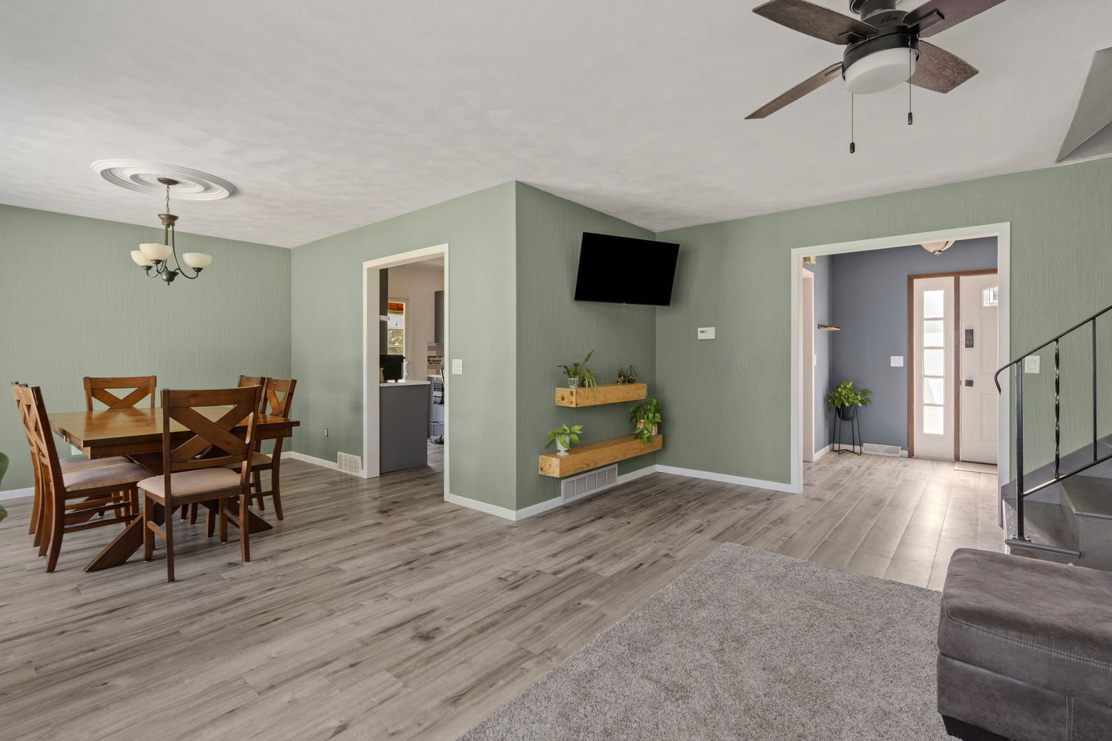 25 WOODCREST Drive