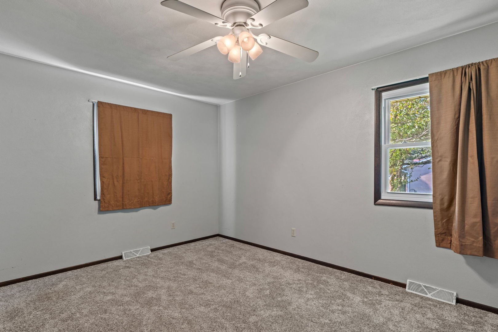 25 WOODCREST Drive