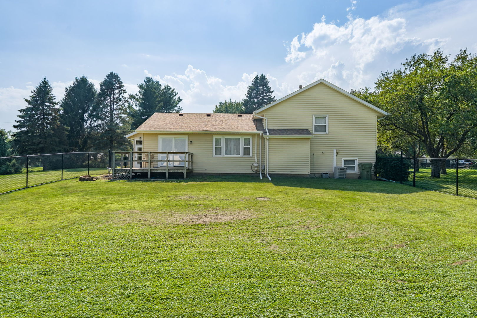 25 WOODCREST Drive
