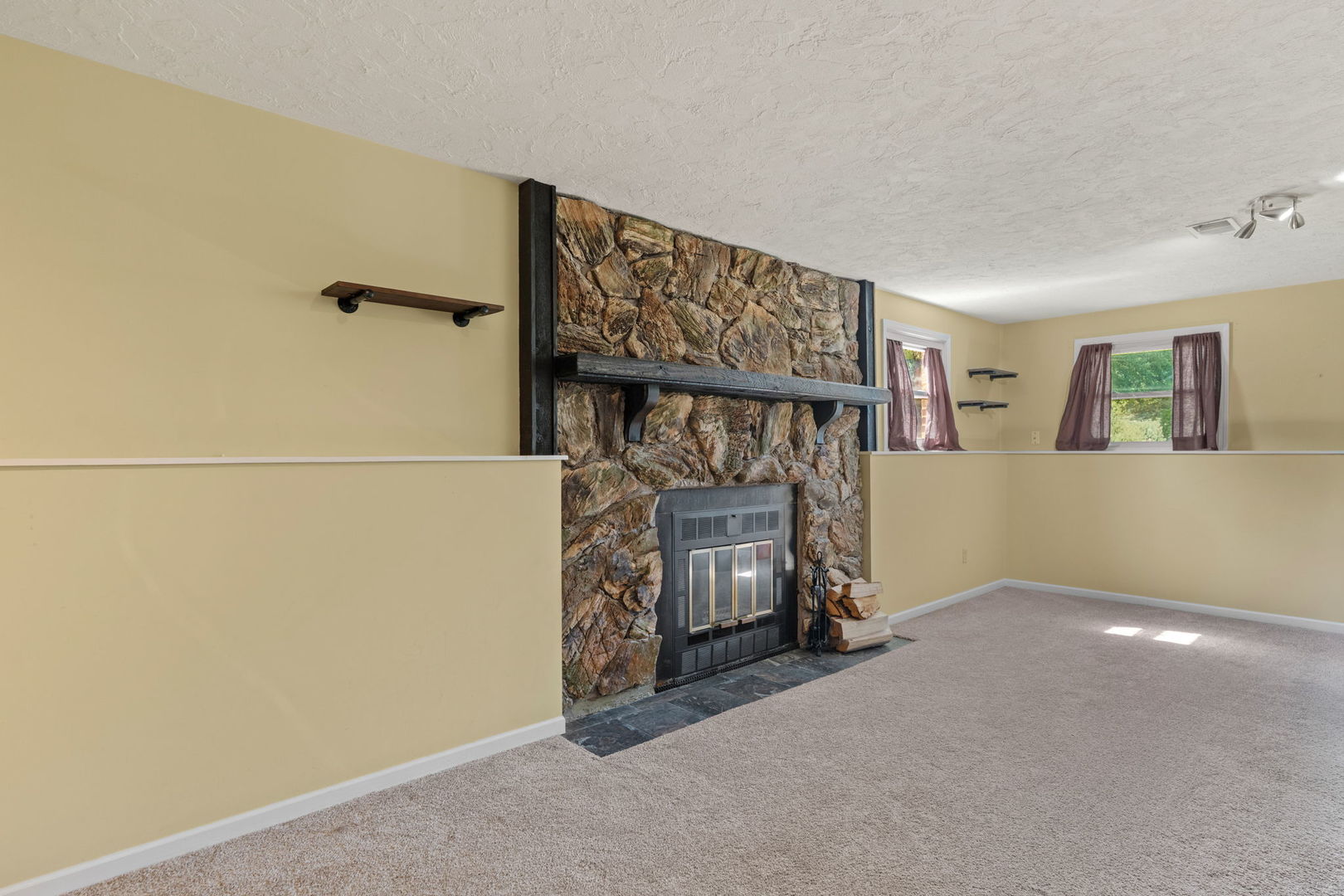 25 WOODCREST Drive