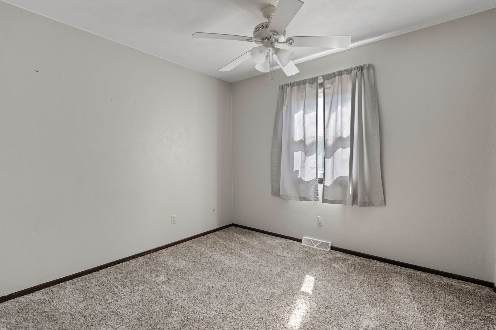 25 WOODCREST Drive