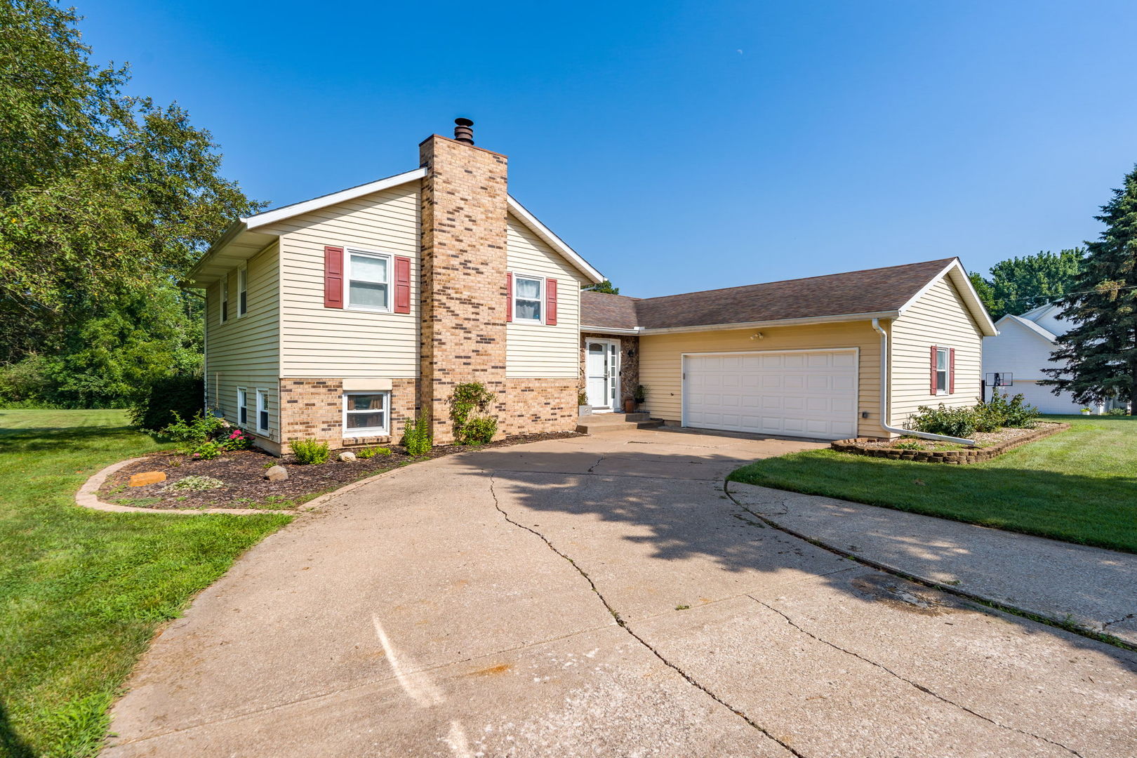 25 WOODCREST Drive