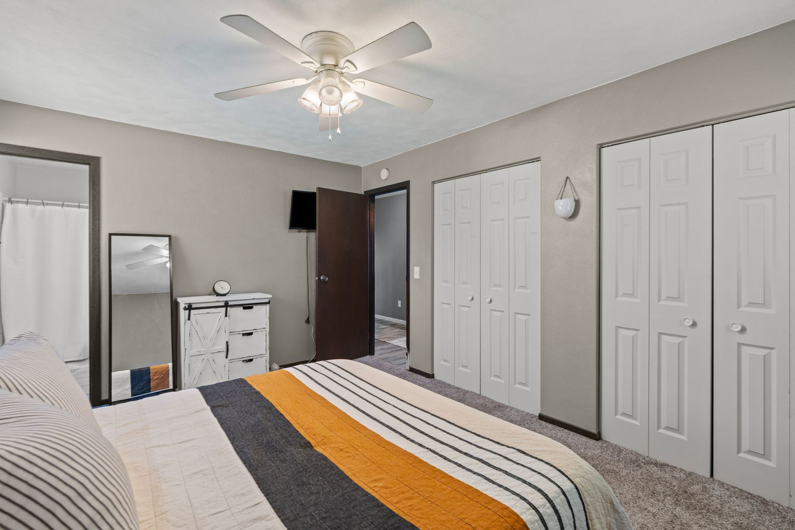 25 WOODCREST Drive