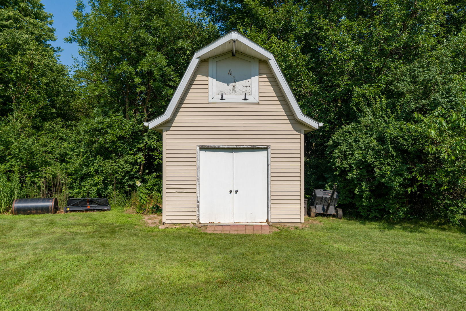 25 WOODCREST Drive