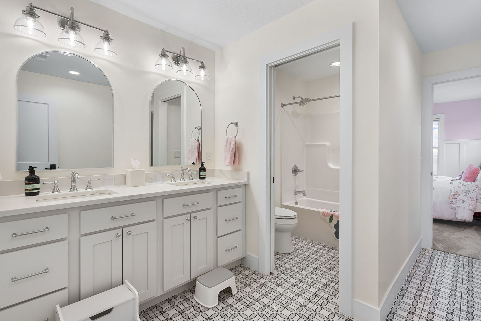 5492 Tucker Trail