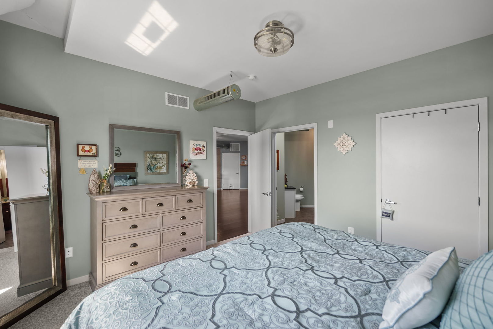 110 19th Street Unit: 301
