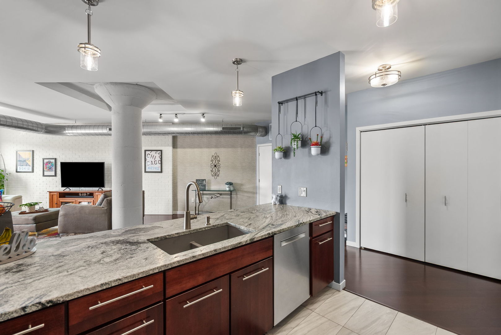 110 19th Street Unit: 301
