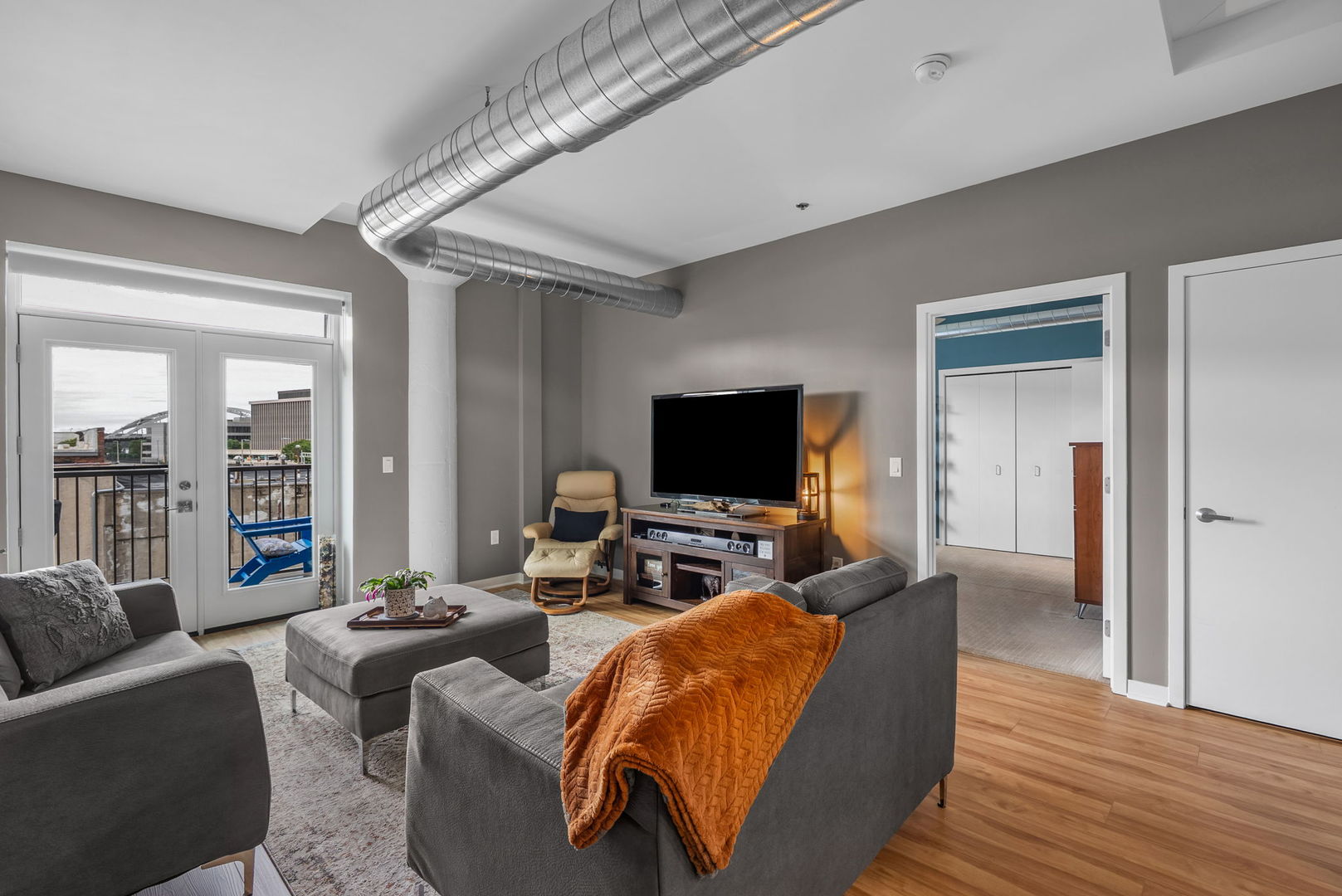 110 19th Street Unit: 302