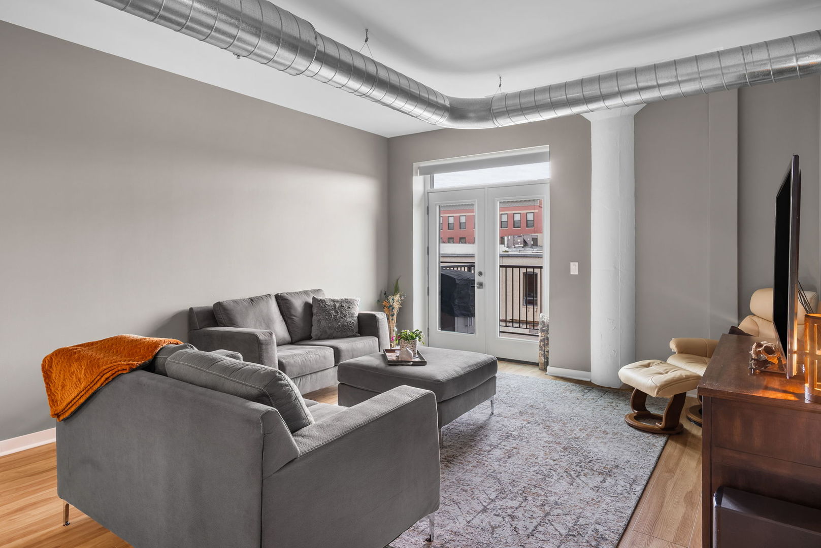 110 19th Street Unit: 302