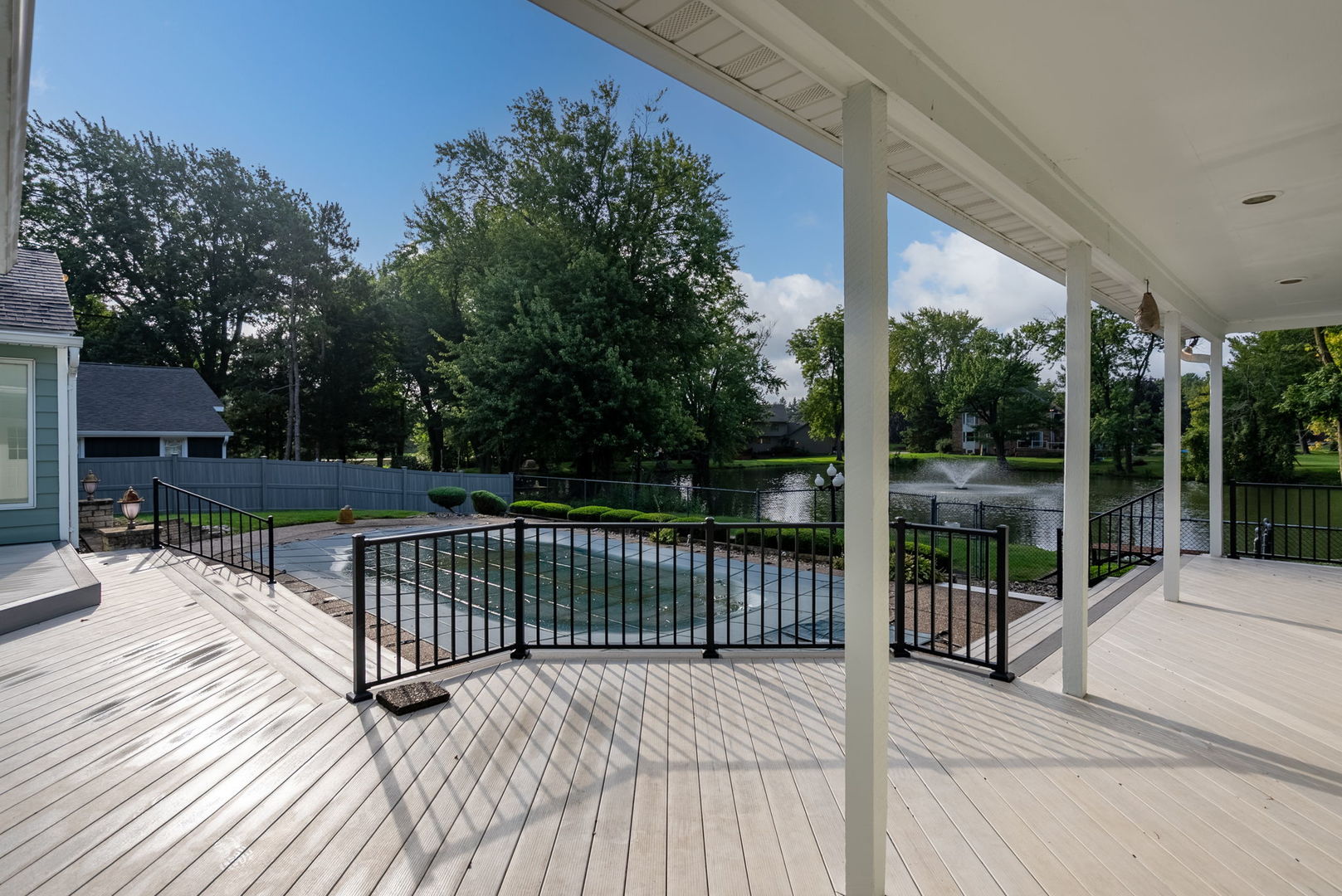 4005 Lakehurst Court