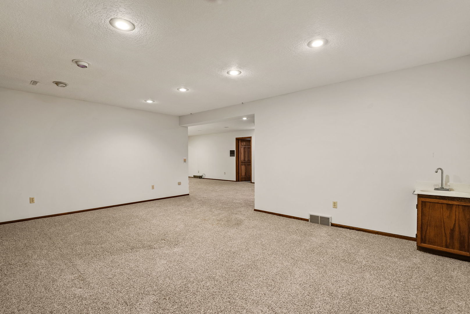 4005 Lakehurst Court