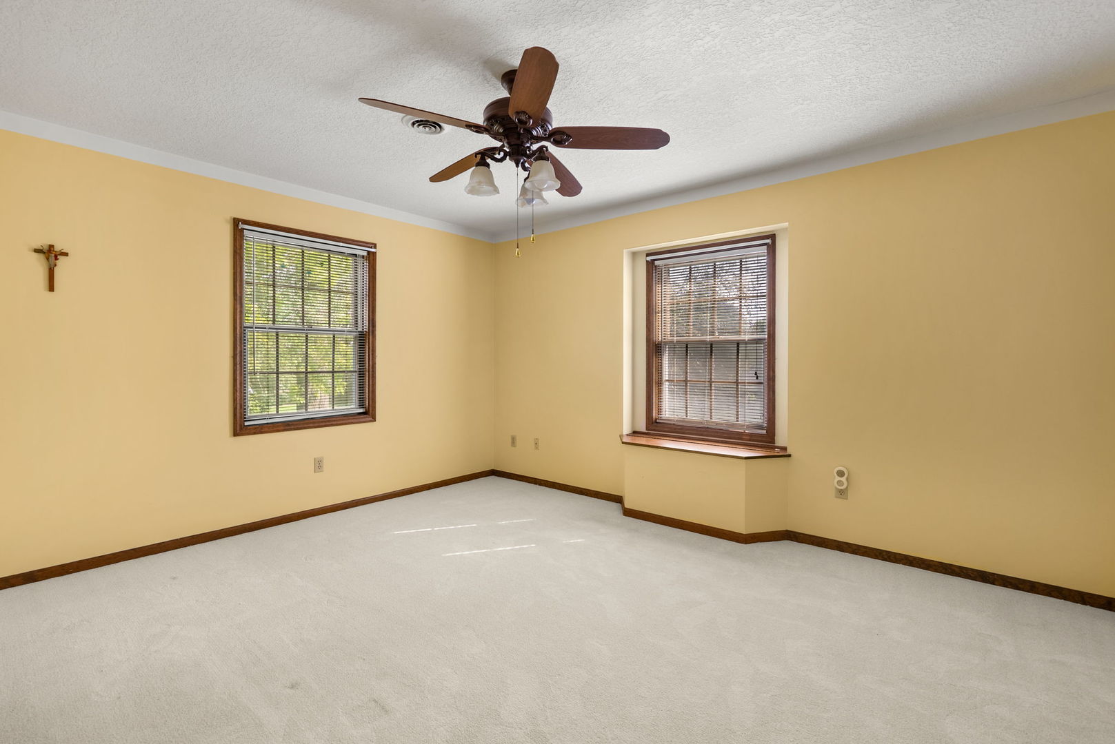 4005 Lakehurst Court