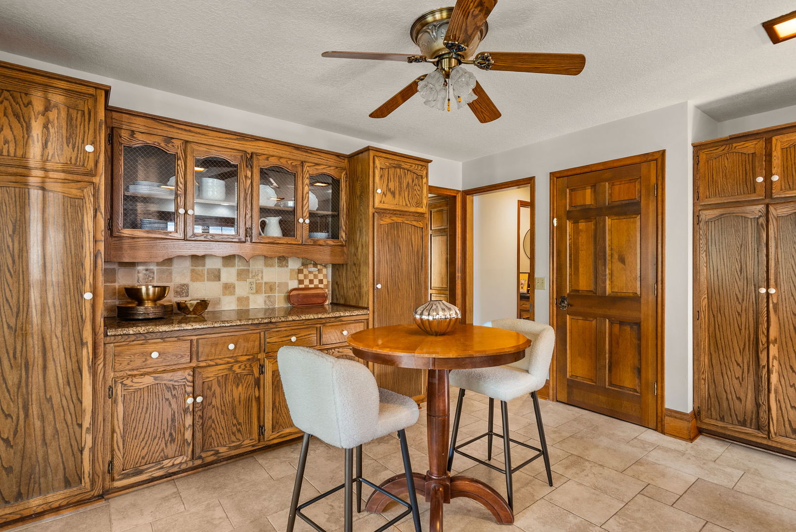 4005 Lakehurst Court