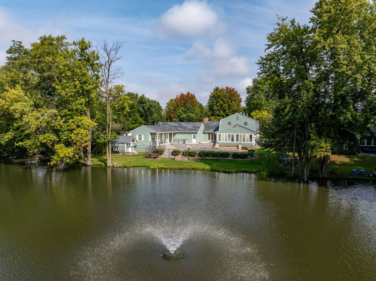 4005 Lakehurst Court