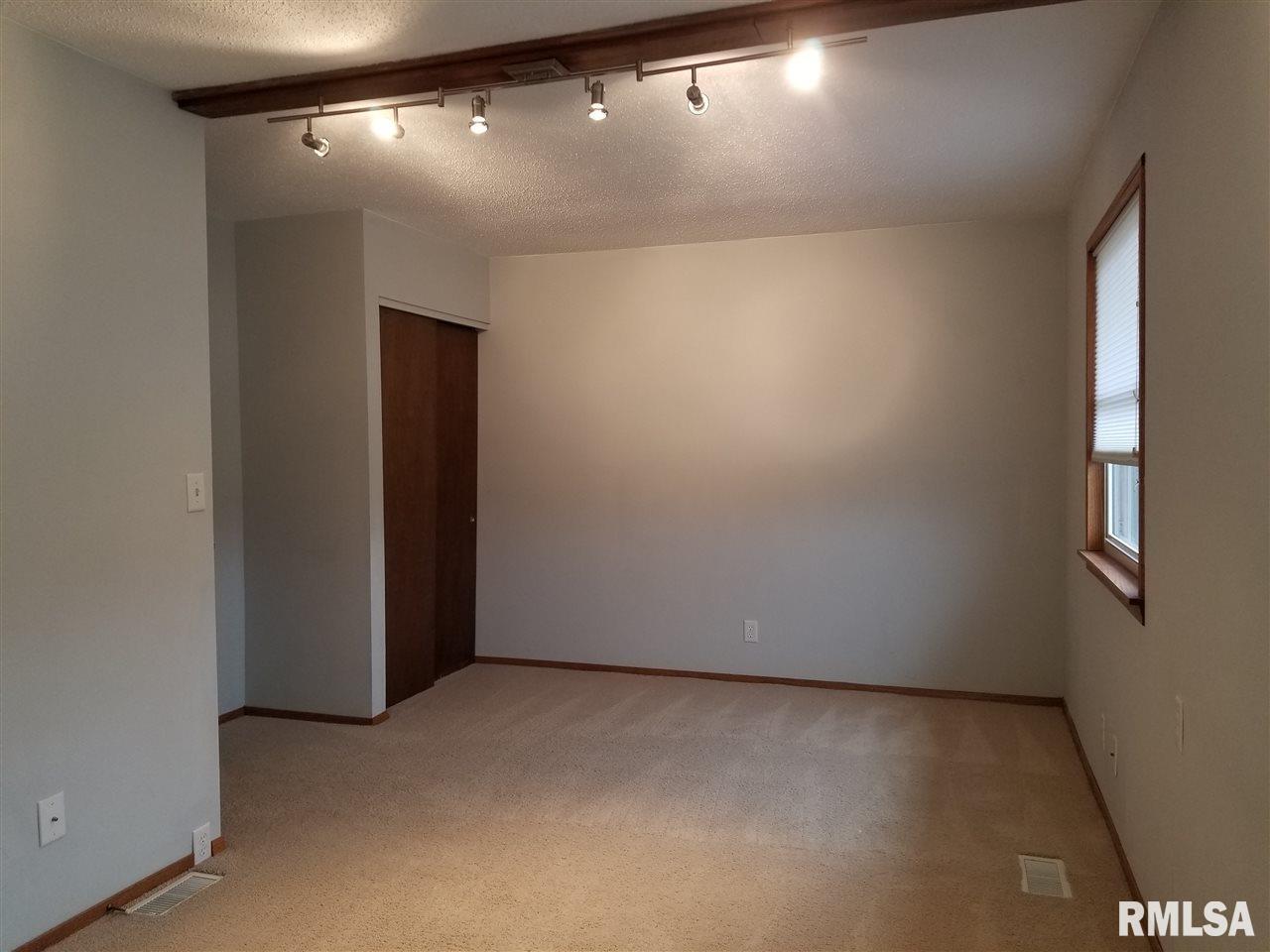 1855 QUEENS Drive