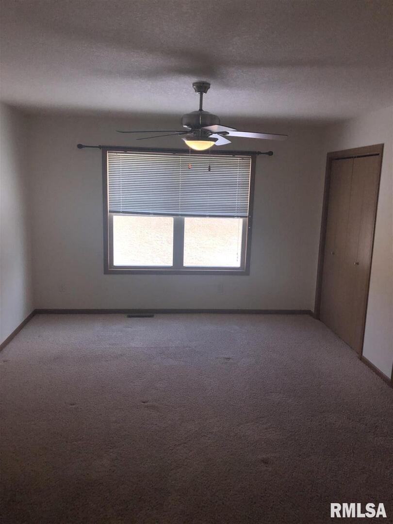 6235 N CLARK Street