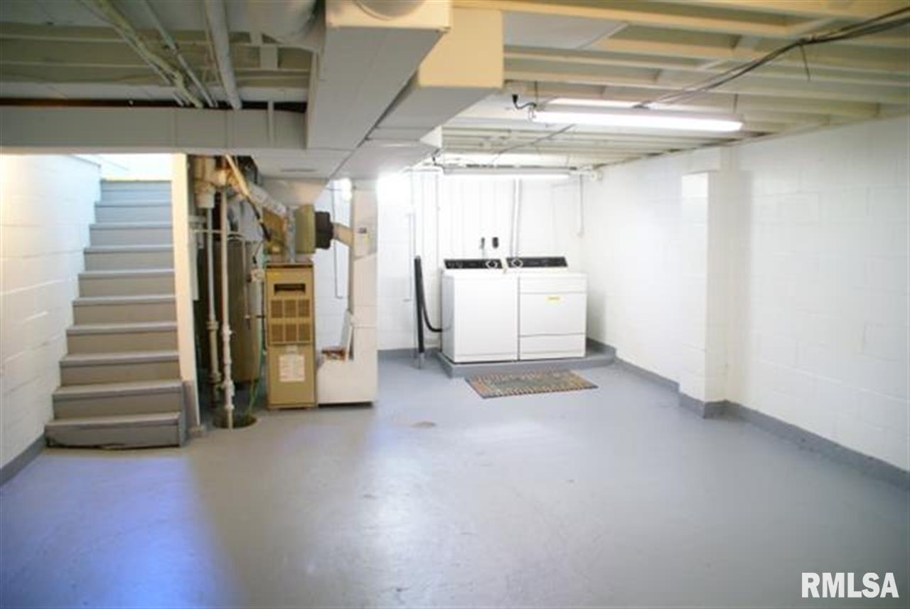 337 W 32ND Street