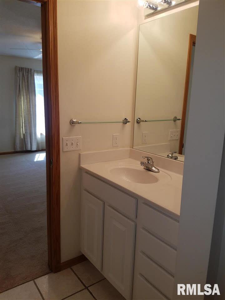 3076 HOLIDAY Court