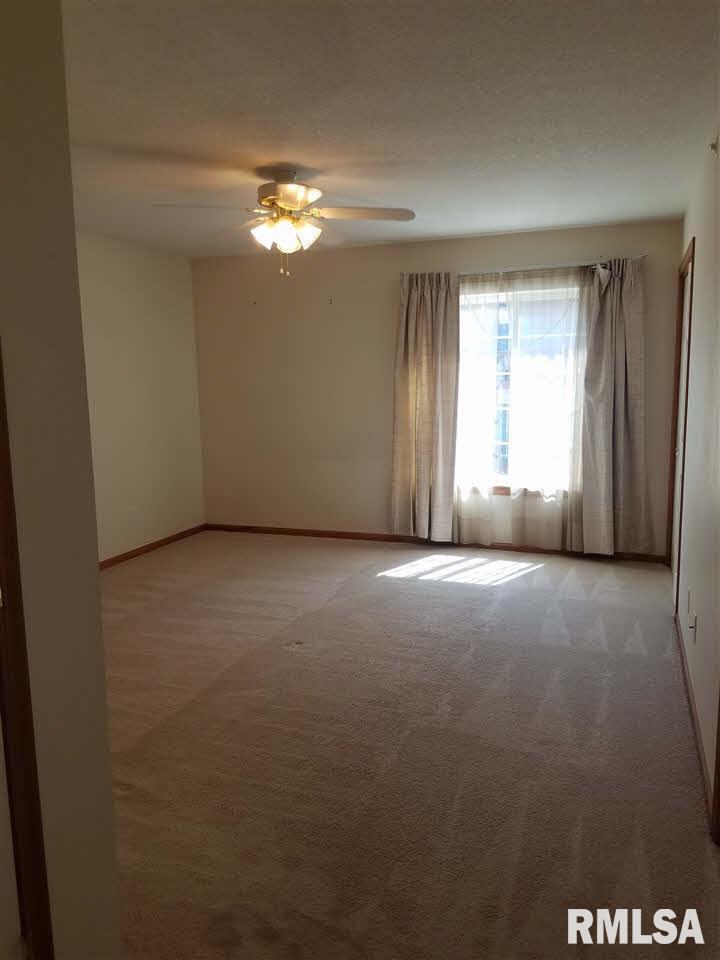 3076 HOLIDAY Court