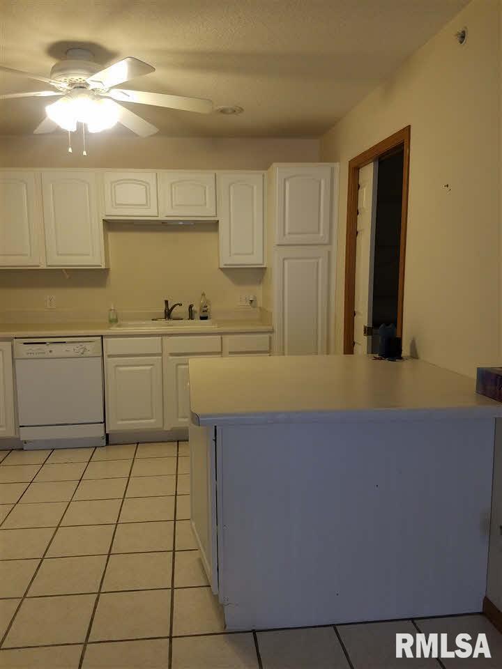 3076 HOLIDAY Court