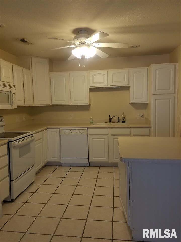 3076 HOLIDAY Court