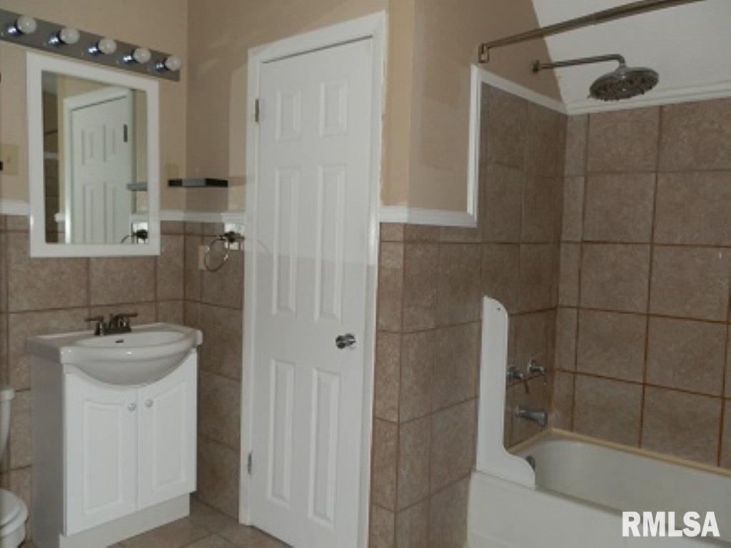 316 W 30TH Street