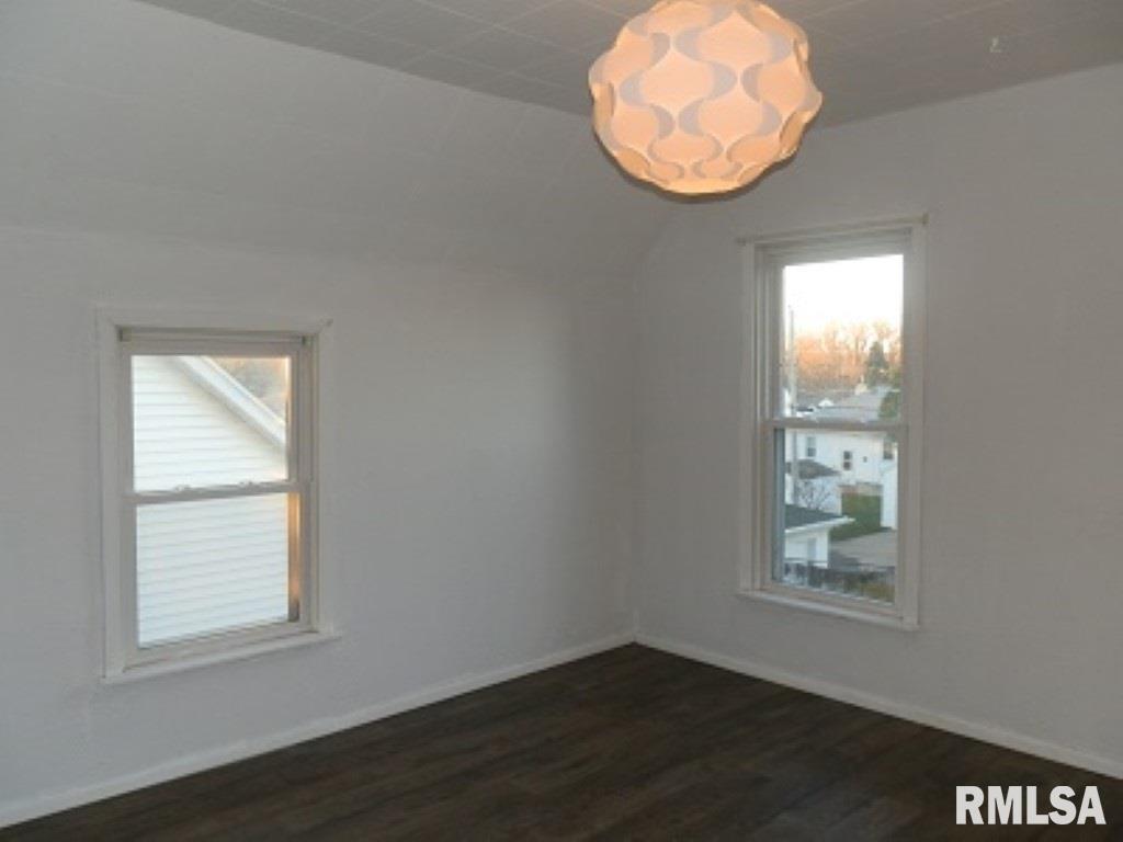 316 W 30TH Street