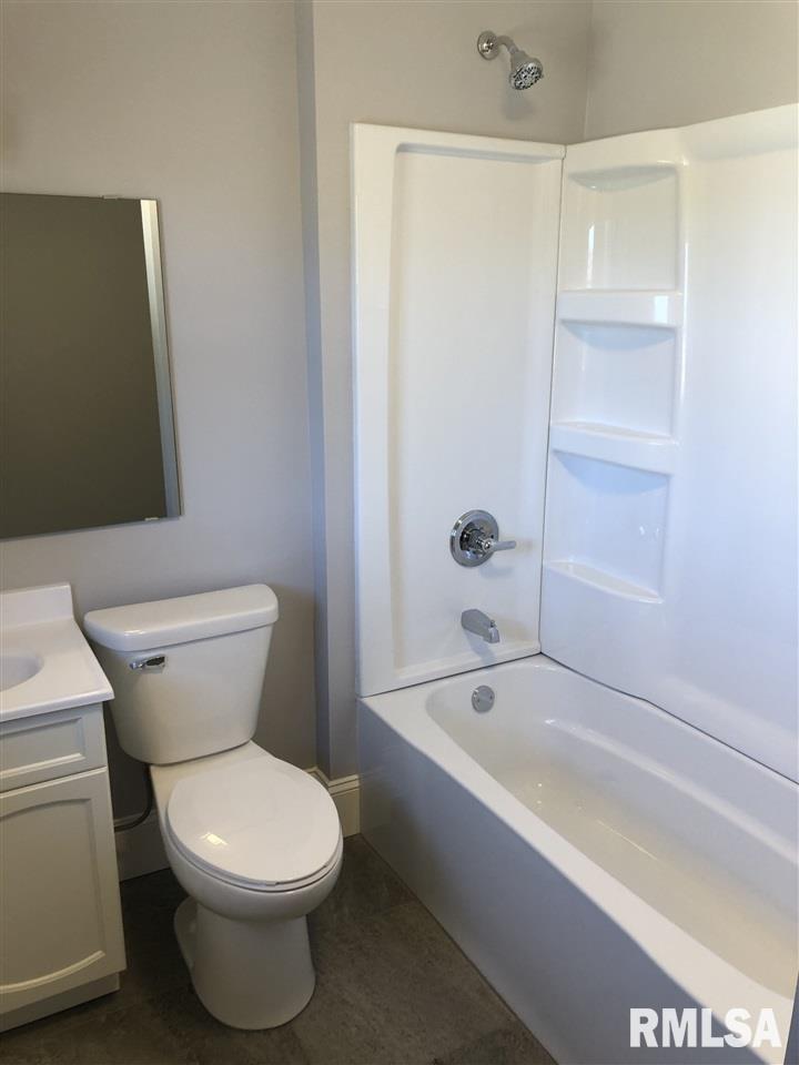 224 W HIGH Street
