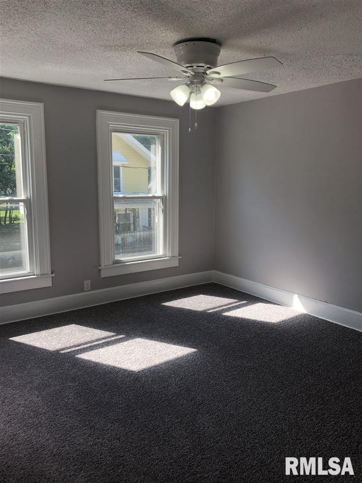 224 W HIGH Street