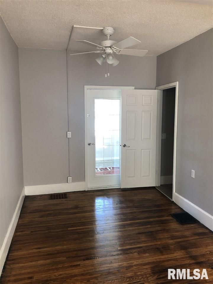 224 W HIGH Street